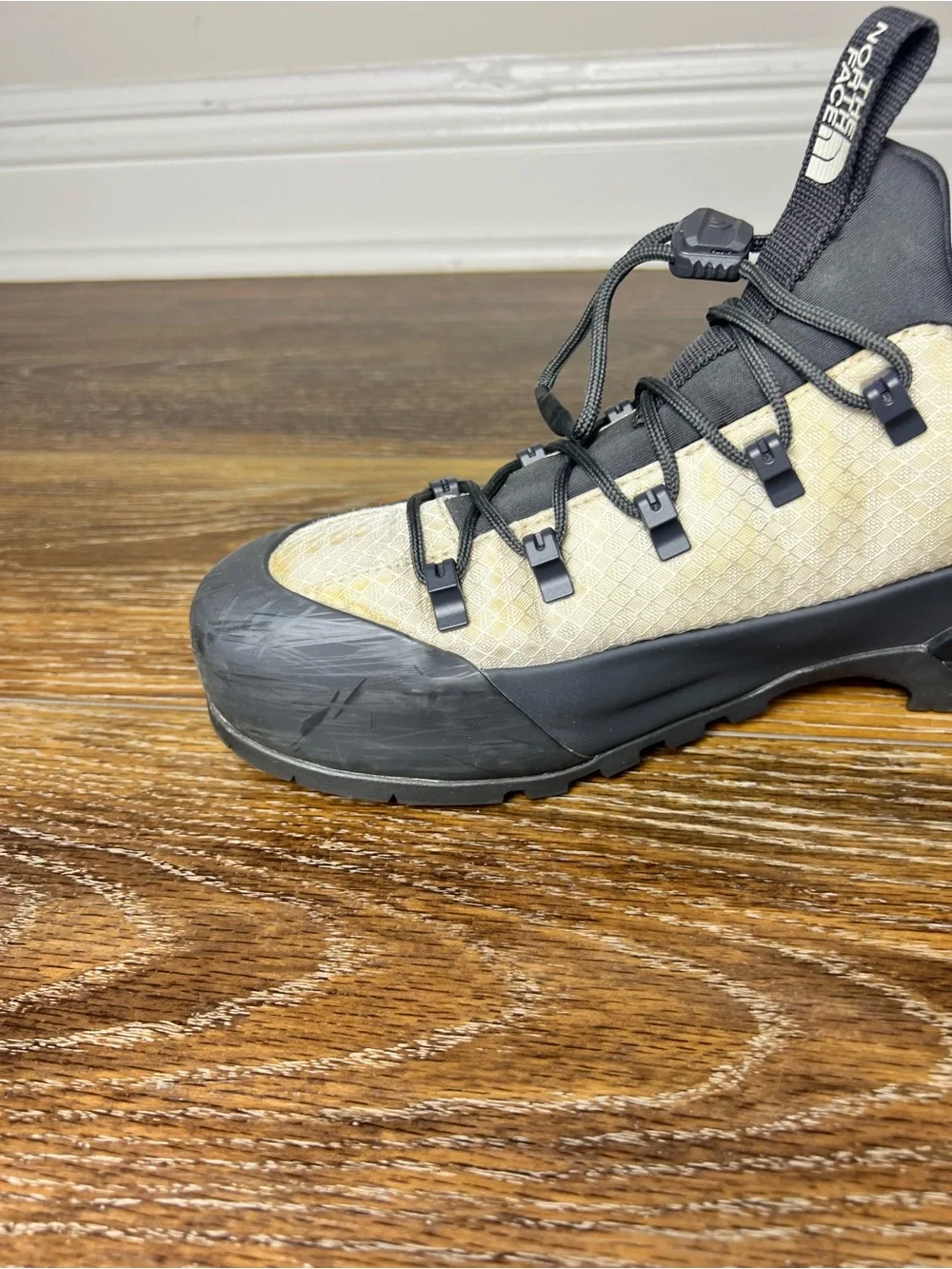 The North Face Glenclyffe Low Men's 10 Beige Black Vibram Hiking Shoes TNF